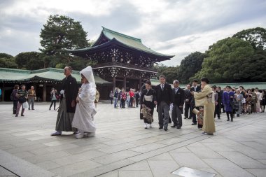 Meiji jingu Tapınak, geleneksel bir dree kadar ziyaretçi Giydir