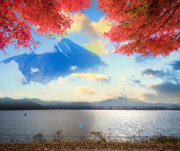 Image of the sacred mountain of Fuji in the background of blue s — Stock Photo, Image