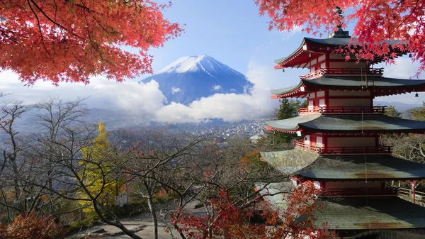 Зображення Священна гора Фудзі на тлі синього s — стокове фото