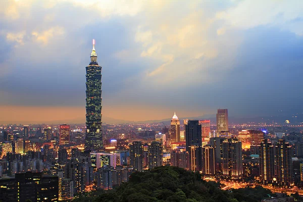 Taipei City Skyline al atardecer, Taiwán —  Fotos de Stock