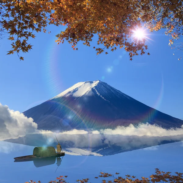 Image of sacred mountain of Fuji in the background at Japan — Stock Photo, Image