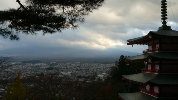 Mt. fuji mit fallfarben in japan — Stockvideo