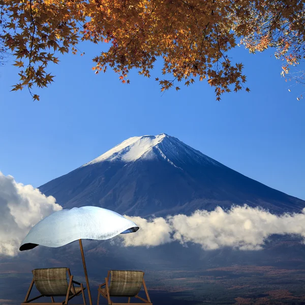 Afbeelding van de heilige berg van Fuji op de achtergrond op Japan — Stockfoto