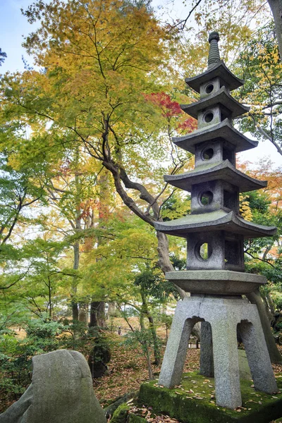 Kasumiga-ike Pond at Kenrokuen Garden in Kanazawa — Stock Photo, Image