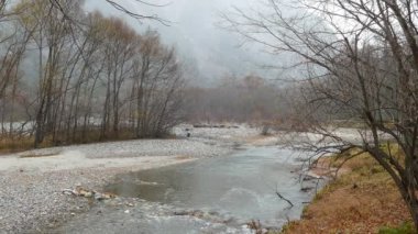 Kappabashi Köprüsü'nden görünümü. Bu görüntü Kamikochi, Nagano ili, Japonya'nın çekildi