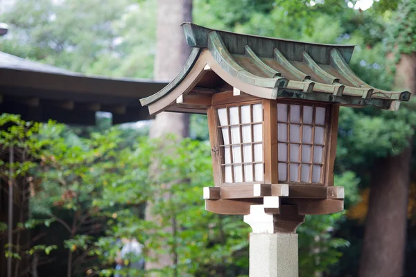 Lampa w świątyni, Japonia — Zdjęcie stockowe