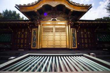 İnsanlar Tosho-gu tapınak üzerinde 15 Ağustos 2015 yılında Nikko, Japonya ziyaret edin