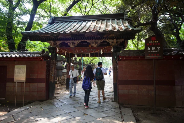 İnsanlar Tosho-gu tapınak üzerinde 15 Ağustos 2015 yılında Nikko, Japonya ziyaret edin