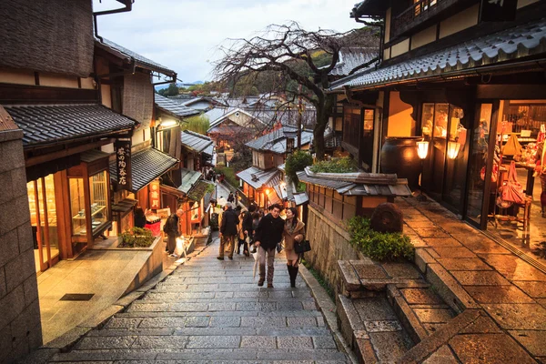 Kiyomizu-dera, officieel Otowa-san Kiyomizu-dera is een zelfstandige — Stockfoto