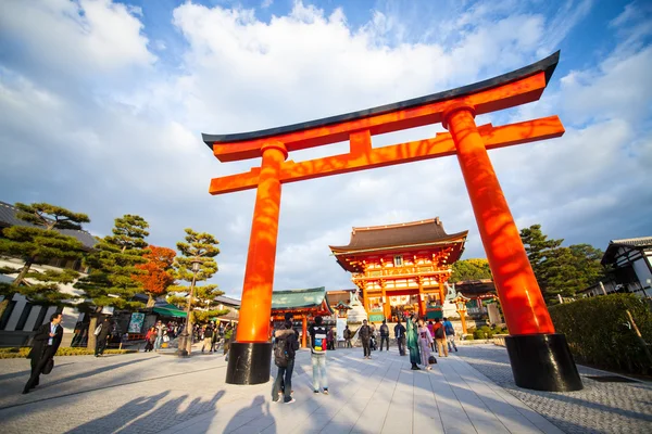 Porte Torii nel Santuario di Fushimi Inari, Kyoto, Giappone — Foto Stock