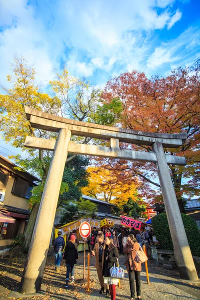 Portas do rolo em Fushimi Inari Shrine, Kyoto, Japão — Fotografia de Stock