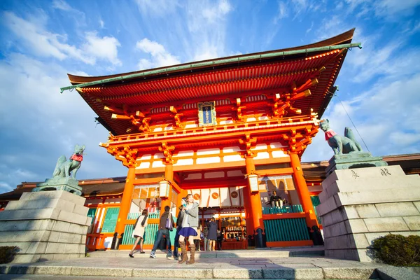 Porte Torii nel Santuario di Fushimi Inari, Kyoto, Giappone — Foto Stock