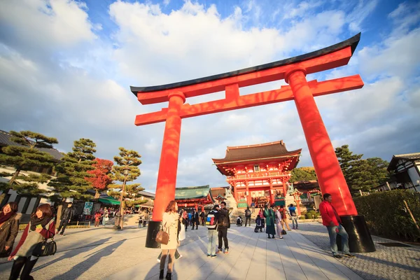 Fushimi Inari Tapınağı 'ndaki Torii kapıları, Kyoto, Japonya — Stok fotoğraf