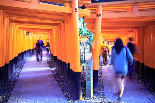 Torii-Tore im Fushimi-Inari-Schrein, Kyoto, Japan — Stockfoto