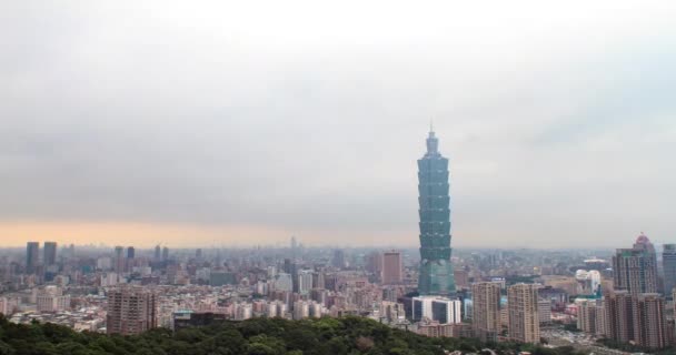 Time lapse of Taipei City Skyline at sunset, Taiwán — Vídeo de stock