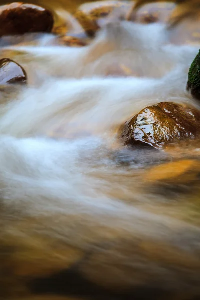 Huangsi rivierbedding met lekker water in Taipei, Taiwan — Stockfoto