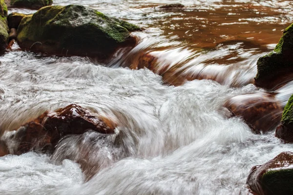 Letto Huangsi River con bella acqua a Taipei, Taiwan — Foto Stock