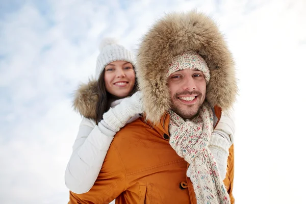 Happy couple having fun over winter background — Stock Photo, Image