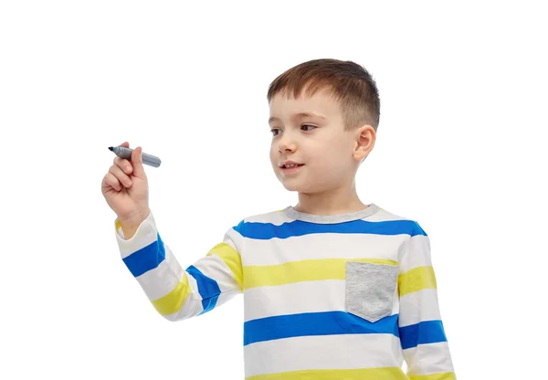 Pequeno menino desenho ou escrita com marcador — Fotografia de Stock