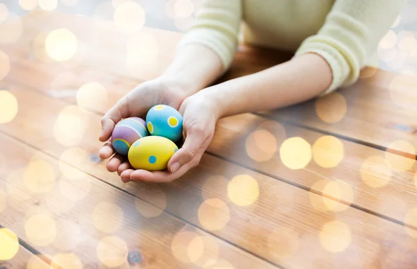 Close up of woman hands with colored easter eggs — Stock Photo, Image