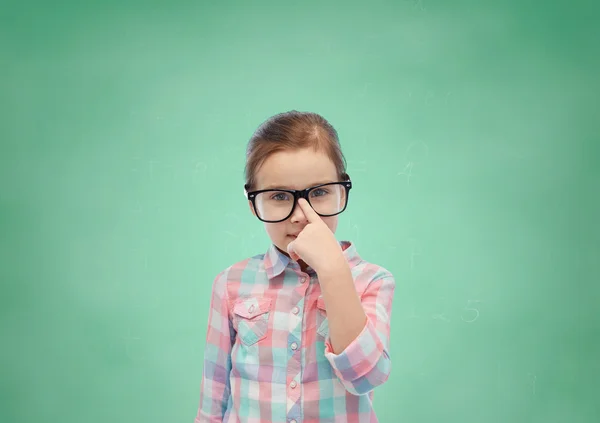 Happy little girl in eyeglasses over school board — Φωτογραφία Αρχείου