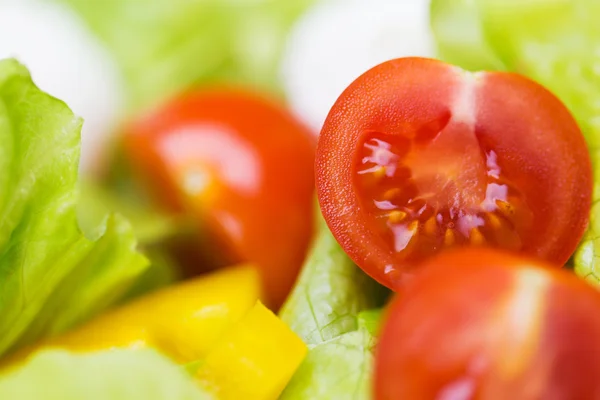 Close up of ripe cut vegetables in salad — Stok fotoğraf