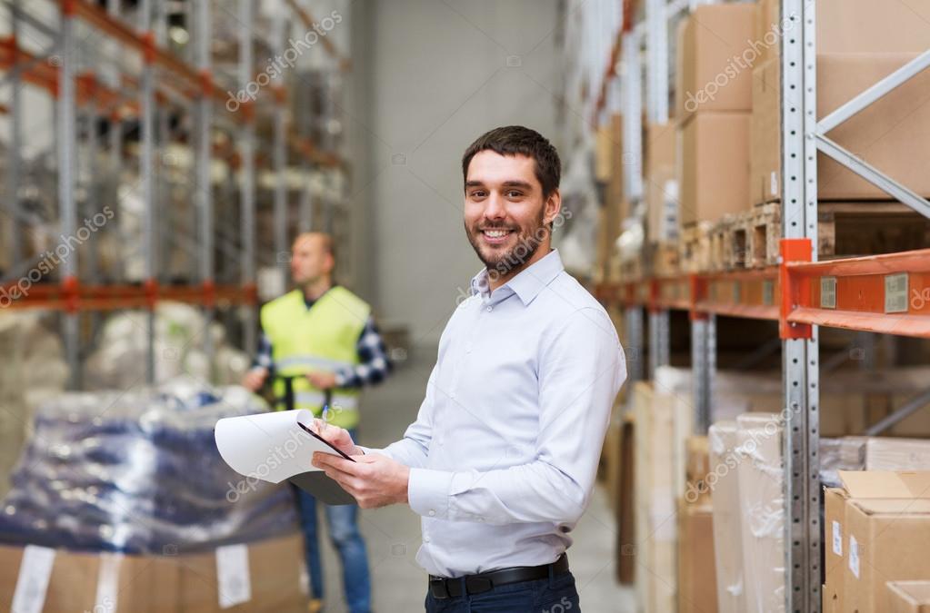 Работа логистом в нижнем новгороде. Инженер логист. Менеджер по логистике. Менеджер по логистике. Бизнесмен на складе.