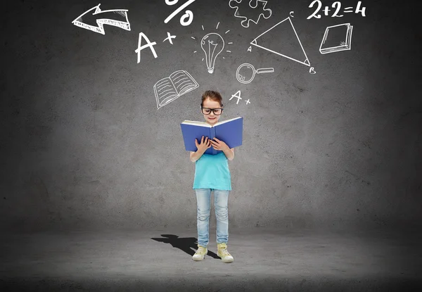 Little girl in eyeglasses reading math textbook — Stock Photo, Image