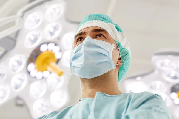 Surgeon in operating room at hospital — Stock Photo, Image