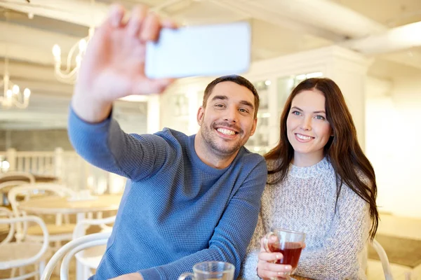 Couple taking smartphone selfie at cafe restaurant — Stock Photo, Image