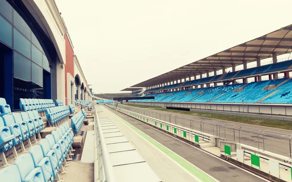 Speedway vazio e arquibancadas no estádio — Fotografia de Stock