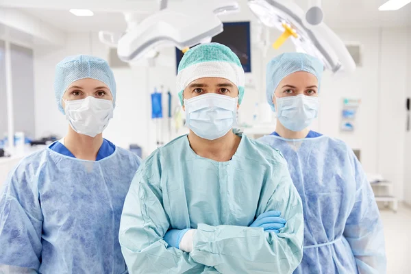 Group of surgeons in operating room at hospital — Stock Photo, Image
