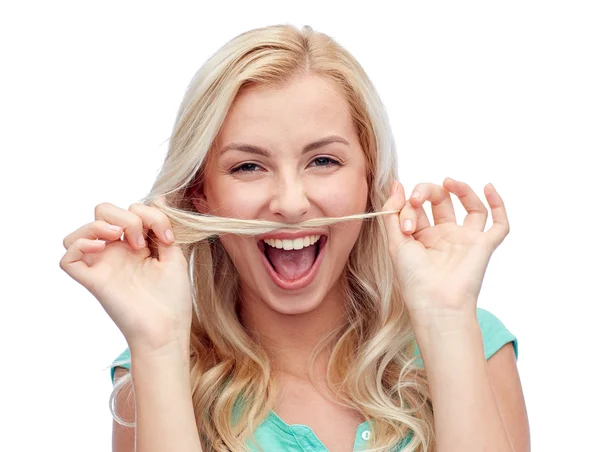 Feliz jovem mulher fazendo bigode com seu cabelo — Fotografia de Stock