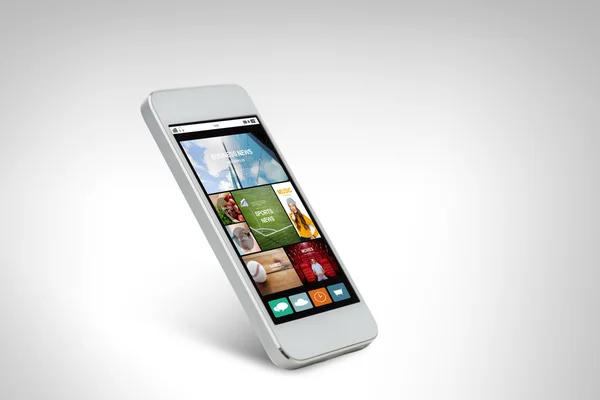 Smarthphone avec page web d'actualités à l'écran — Photo