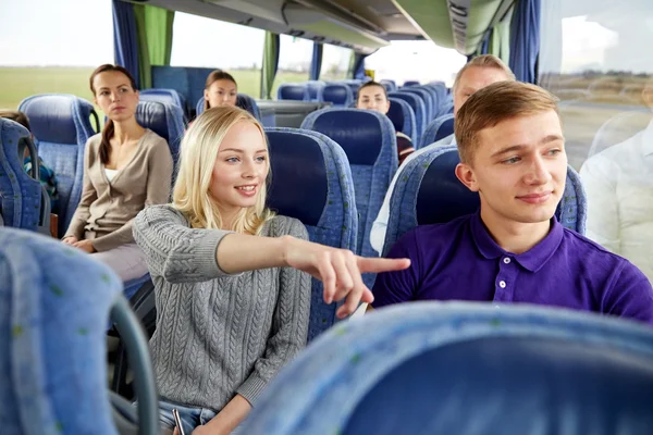 Grupo de turistas em ônibus de viagem — Fotografia de Stock