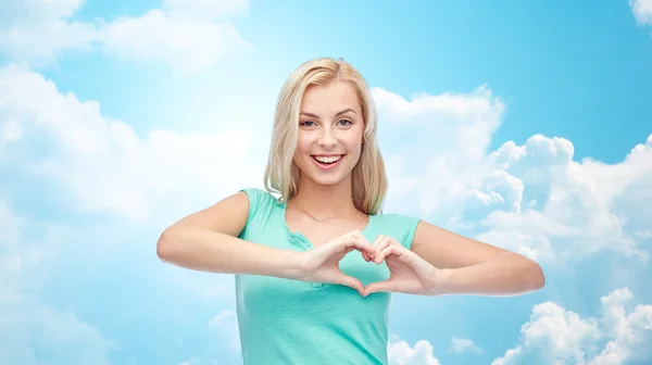 Happy woman or teen girl showing heart shape sigh — Φωτογραφία Αρχείου