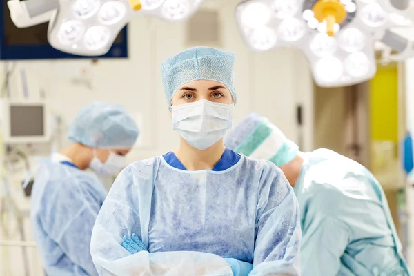 Surgeon in operating room at hospital — Stock Photo, Image