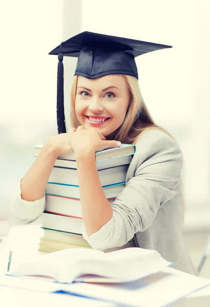 Student in graduation cap — Stock Photo, Image