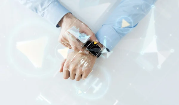 Hand mit Smartwatch und virtueller Projektion — Stockfoto