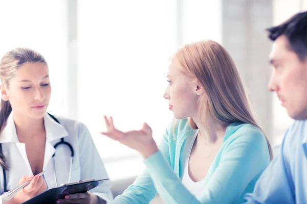 Doctor with patients in cabinet — Stock Photo, Image