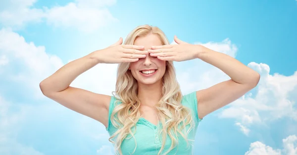 Smiling young woman or teen girl covering her eyes — Stock Photo, Image
