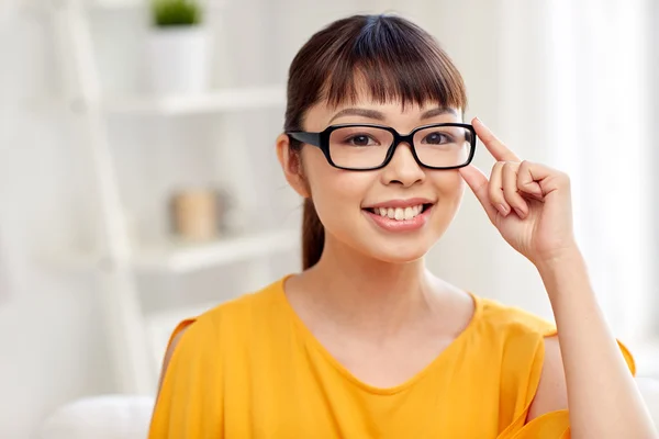 Feliz asiático joven mujer en gafas en casa —  Fotos de Stock