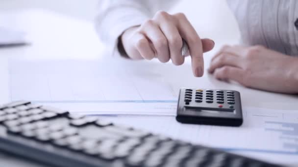Accountant making calculations and taking notes — Stock Video