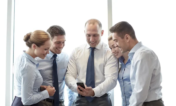 Business people with smartphone and smartphones — Stock Photo, Image