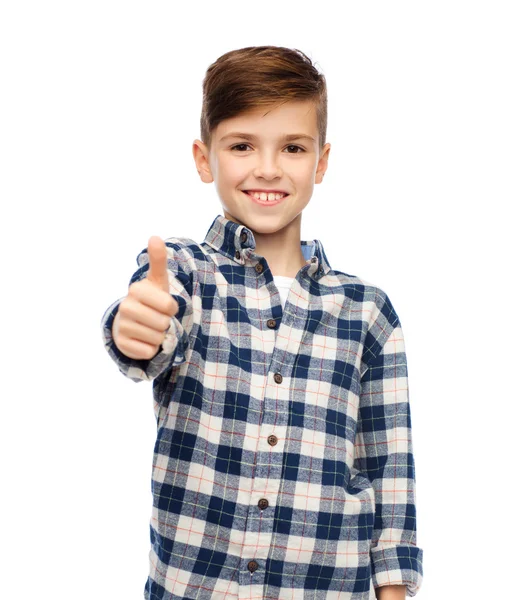 Sorrindo menino em camisa quadriculada mostrando polegares para cima — Fotografia de Stock