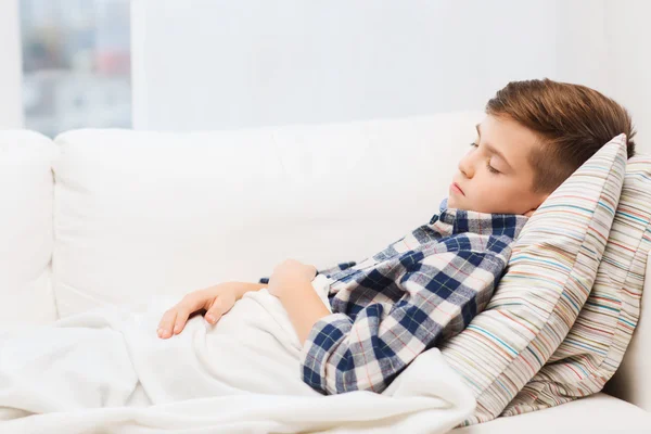 Pequeño niño durmiendo en casa —  Fotos de Stock