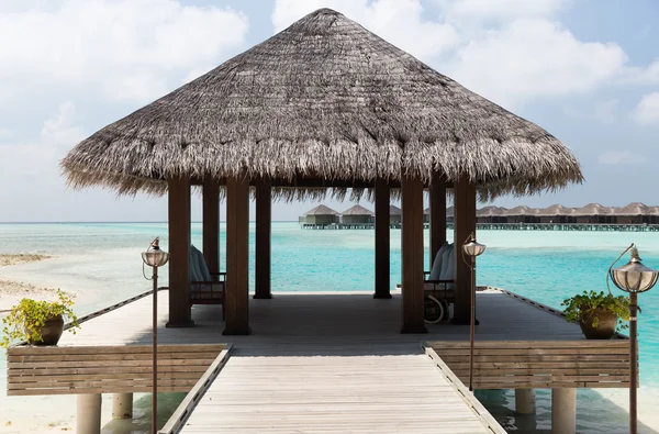 Patio of terras met luifel op strand kust — Stockfoto