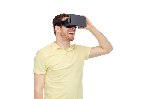 Gelukkig man in virtuele werkelijkheid hoofdtelefoon of 3D-bril — Stockfoto