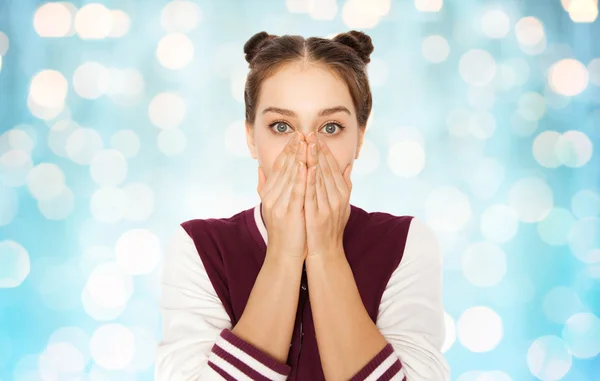 Chica adolescente asustada o confundida — Foto de Stock