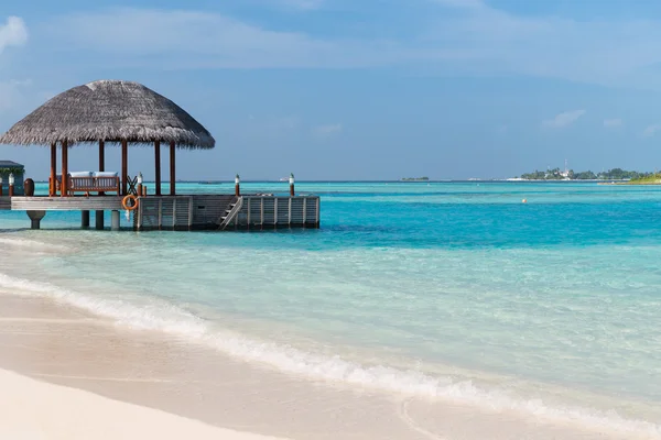 Patio ou terrasse avec verrière sur la plage bord de mer — Photo